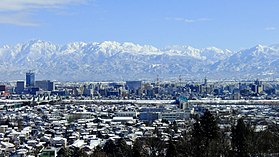 呉羽丘陵から望む立山連峰と富山市街