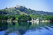 Il paese di Bracciano visto dal lago.