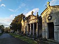 Allée inférieure, bordée des sépultures de rouennais célèbres.