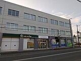 Da＊マルシェ中富良野店 （2021年8月） ※エーコープ（ホクレン商事運営）跡地に出店[8]