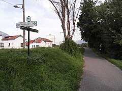 La digue du Drac et la piste cyclable direction nord.