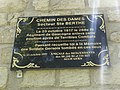 Plaque commémorative secteur Berthe sur la chapelle.