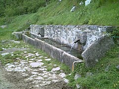 Fontaine du village d'Apcher.