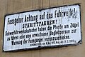 Historisches Hinweisschild Fussgeher Achtung