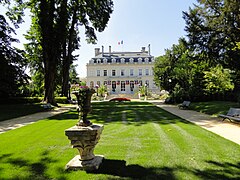 La partie à la française du jardin de l’Hôtel de ville.