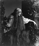 Opera singer Mary Garden in 1908 with knee-length hair
