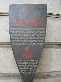 Panneau Histoire de Paris « Place du Général-Catroux ».