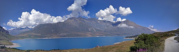 Panorama du lac du Mont-Cenis.