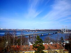 Pont menant à Lauttasaari.