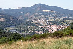 Vue de Retournac et du mont Miaune depuis la route de la Bourange.