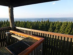 Blick nach Norden zum Mittelrhein zwischen Hunsrück und Taunus, im Hintergrund der Westerwald (2015)