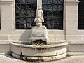 Fontaine sculptée.