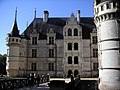 Vue du château d'Azay-le-rideau par le coté de la cour intérieure