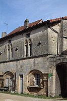 Maison médiévale inscrite monument historique.