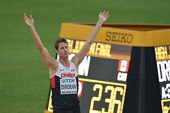 Derek Drouin, comemora a vitória no salto em altura.