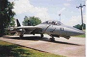 アラバマ州ハンツビルのスペース＆ロケットセンターの航空挑戦施設で展示されているF-14A（160661）。2009年8月