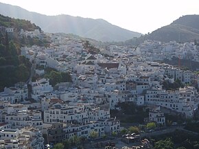 As ruas estreitas e sinuosas de Frigiliana estão servidas por escadarias sem fim