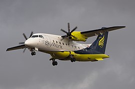 Dornier 328 авиакомпании SkyWork Airlines в заходе на посадку в амстердамском аэропорту Схипхол