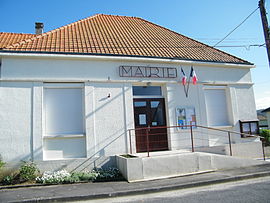 The town hall in Nesle-l'Hôpital