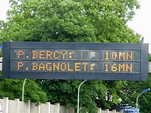 Panneau indiquant « P.BERCY: 10MN/P.BAGNOLET: 16MN »