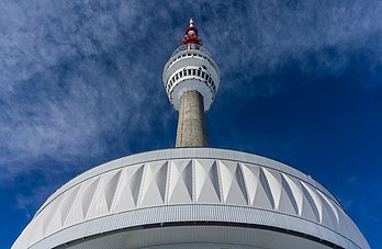 Torre de televisão localizada no cume da Praděd, a montanha mais alta dos montes Jeseníky, República Tcheca. (definição 5 387 × 3 521)