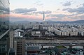 강남구에서 바라본 탄천과 강남운전면허시험장, 롯데월드타워의 모습