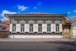 Maison de la rue Banzarova no 15 .