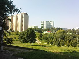 Вид на улицу Кижеватова, одну из главных магистралей района.