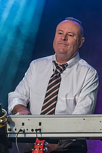 2017 The Hollies - Ian Parker - by 2eight - 8SC7022.jpg