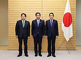 2023年12月14日、進藤金日子（中央）へ財務大臣政務官の辞令交付に際して