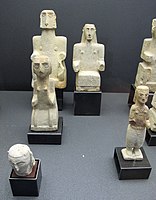 Votive alabaster figurines from Yemen that represent seated women and female heads; 3rd-1st century BC; National Museum of Oriental Art (Rome, Italy)