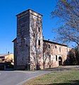 O castelo velho. Só resta uma das quatro torres, século XV.