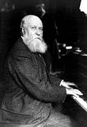 Photographie de Charles Gounod au piano, 1885.