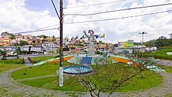 Trevo da entrada do Jardim Santa Luzia, em Ribeirão Pires (SP)