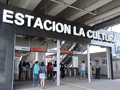 Ingreso a la estación La Cultura.