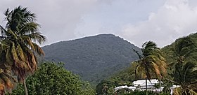 Vue du morne Bisdary depuis la pointe du Petit Bas-Vent.