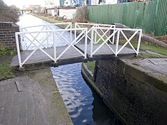 Split bridge Spon Lane top lock