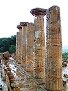 Restos de las columnas del templo de Heracles