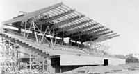 Construcción de la tribuna principal en 1966.