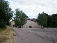 Hameau de Bonfays. L'ancienne discothèque Le Marina, aujourd'hui « Le Replay », et son parking[33] occupent actuellement le nord de l'ancienne abbaye.