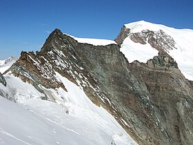 Vue du Feechopf (à gauche) et de l'Alphubel (à droite).