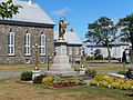 Monument du Sacré-Cœur près de l'église de la Décollation-de-Saint-Jean-Baptiste de L'Isle-Verte