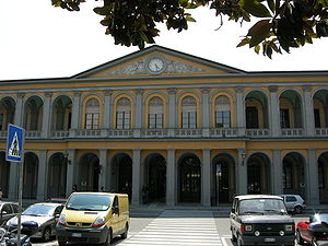 Lucca's passenger building