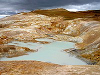 Un lac à haute température à Krafla.