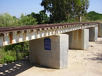 גשר מסילת הרכבת מעל נחל כזיב