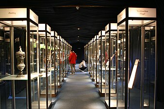 Free-standing museum display cases