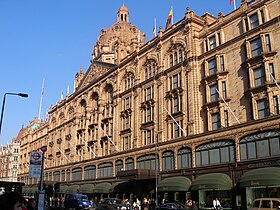 Facciata in terracotta di Harrods (1905)