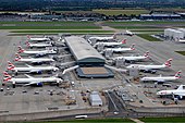 ヒースロー空港にずらりと並ぶBAの旅客機