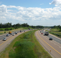 Highway 404 з роздільною смугою у вигляді кювету