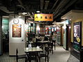 於香港中環都爹利街星巴克分店採用60-70年代香港傳統冰室設計
